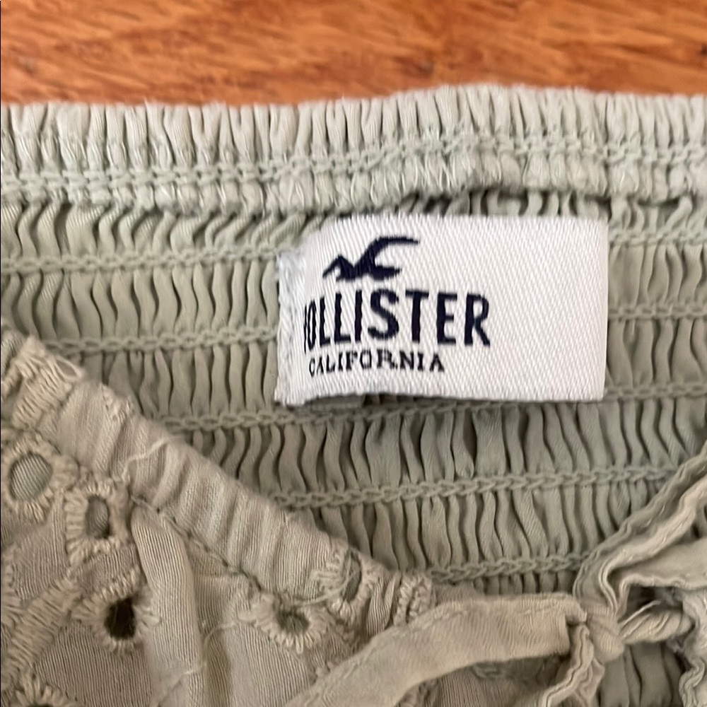 Hollister Green Puff Sleeve Crop Blouse - Picture 2 of 4